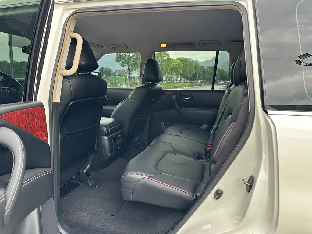 Nissan Patrol — миниатюра 13