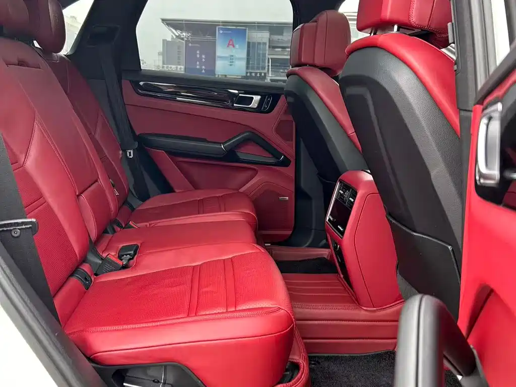 Porsche Cayenne — миниатюра 10
