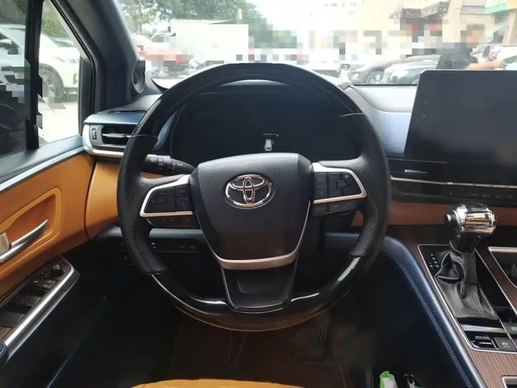 Toyota Sienna — миниатюра 3