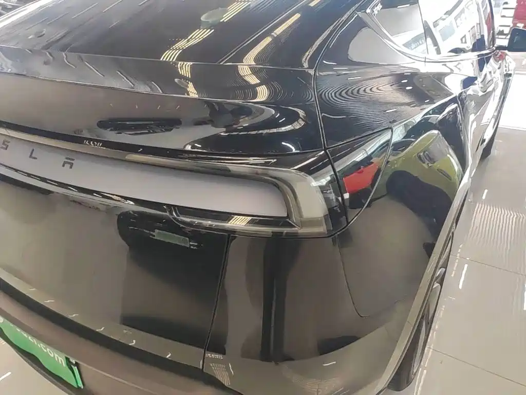 Tesla Model Y — миниатюра 8