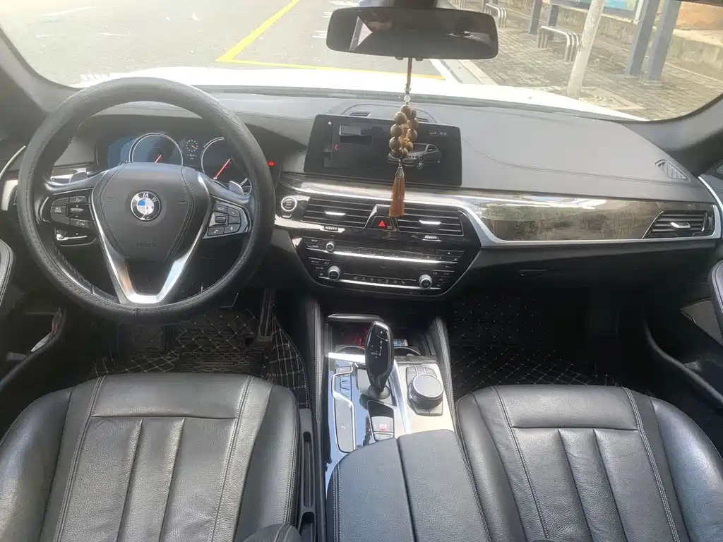 BMW 5 Series — миниатюра 7