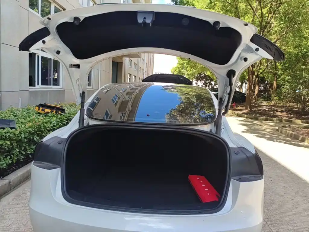 Tesla Model 3 — миниатюра 19