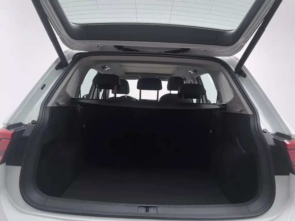 Volkswagen Tiguan L — миниатюра 16