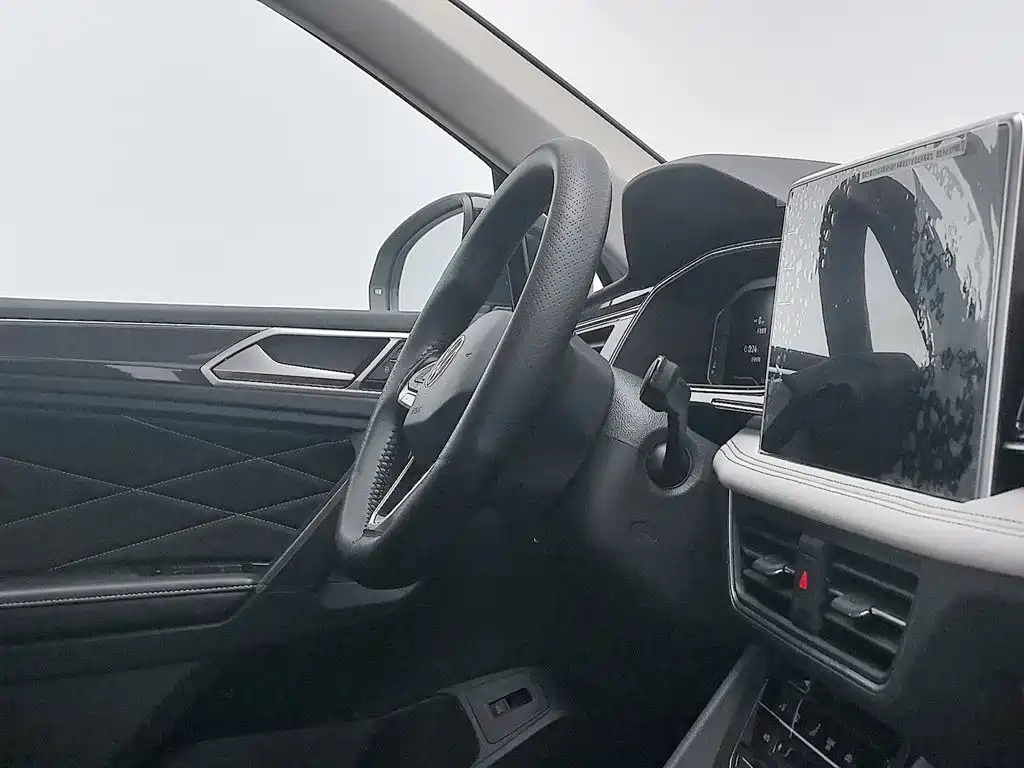 Volkswagen Tiguan L — миниатюра 22
