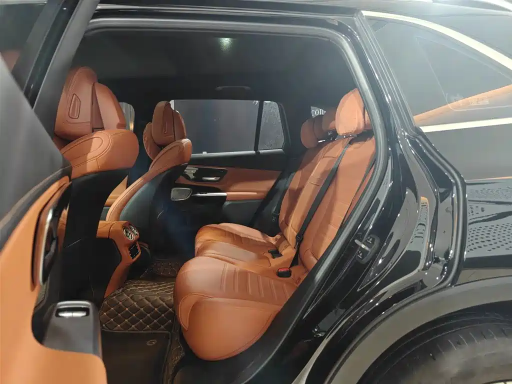 Mercedes-Benz GLC 2023 GLC 260 L 4MATIC 5 мест