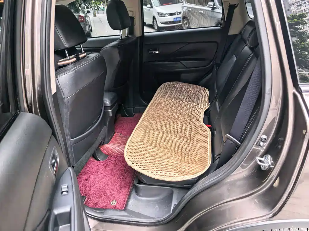 Mitsubishi Outlander — миниатюра 8