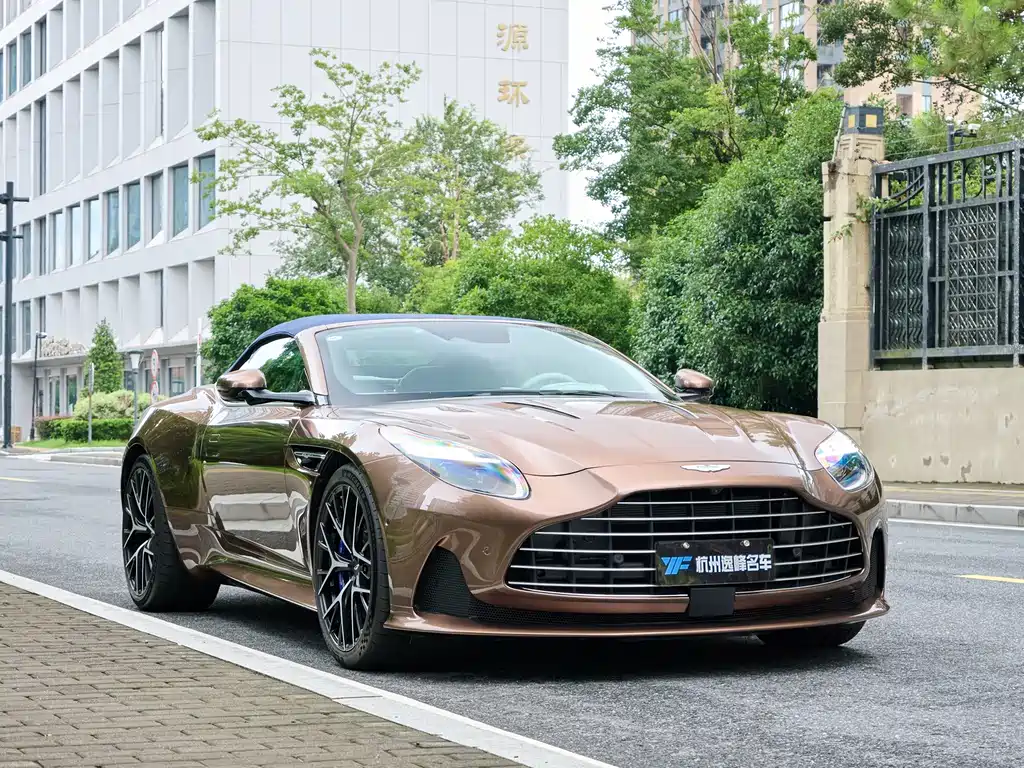 Aston Martin DB12 — миниатюра 11