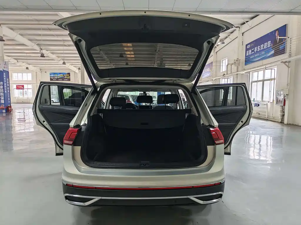 Volkswagen Tiguan L — миниатюра 16
