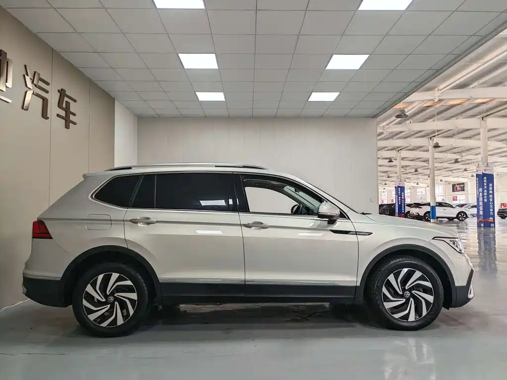 Volkswagen Tiguan L — миниатюра 7