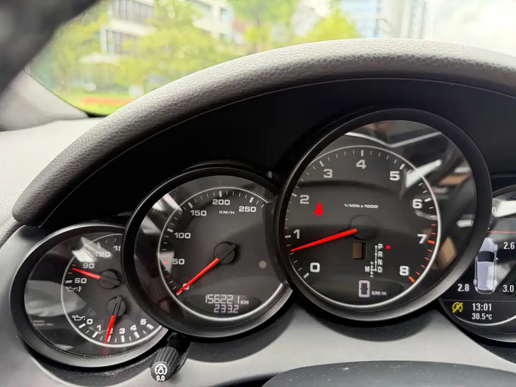 Porsche Cayenne — миниатюра 18