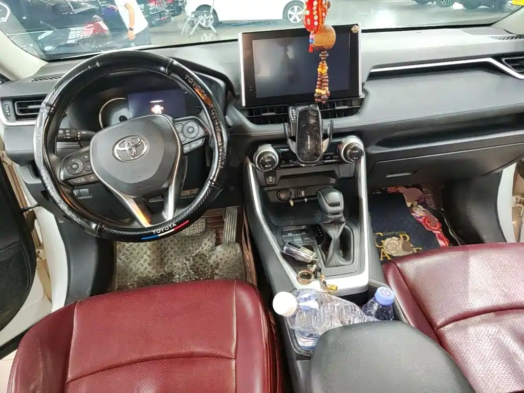 Toyota RAV4 — миниатюра 10