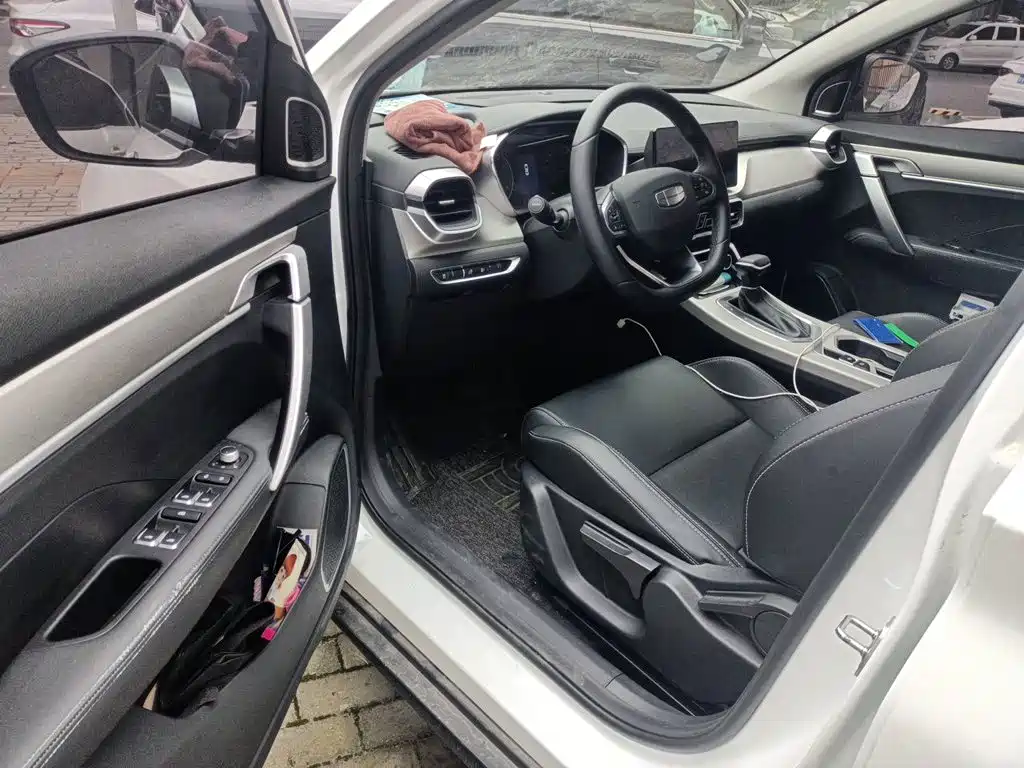 Geely Binyue — миниатюра 12