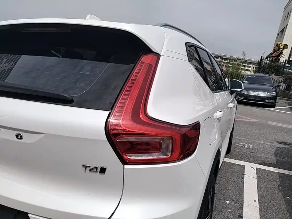 Volvo XC40 — миниатюра 8