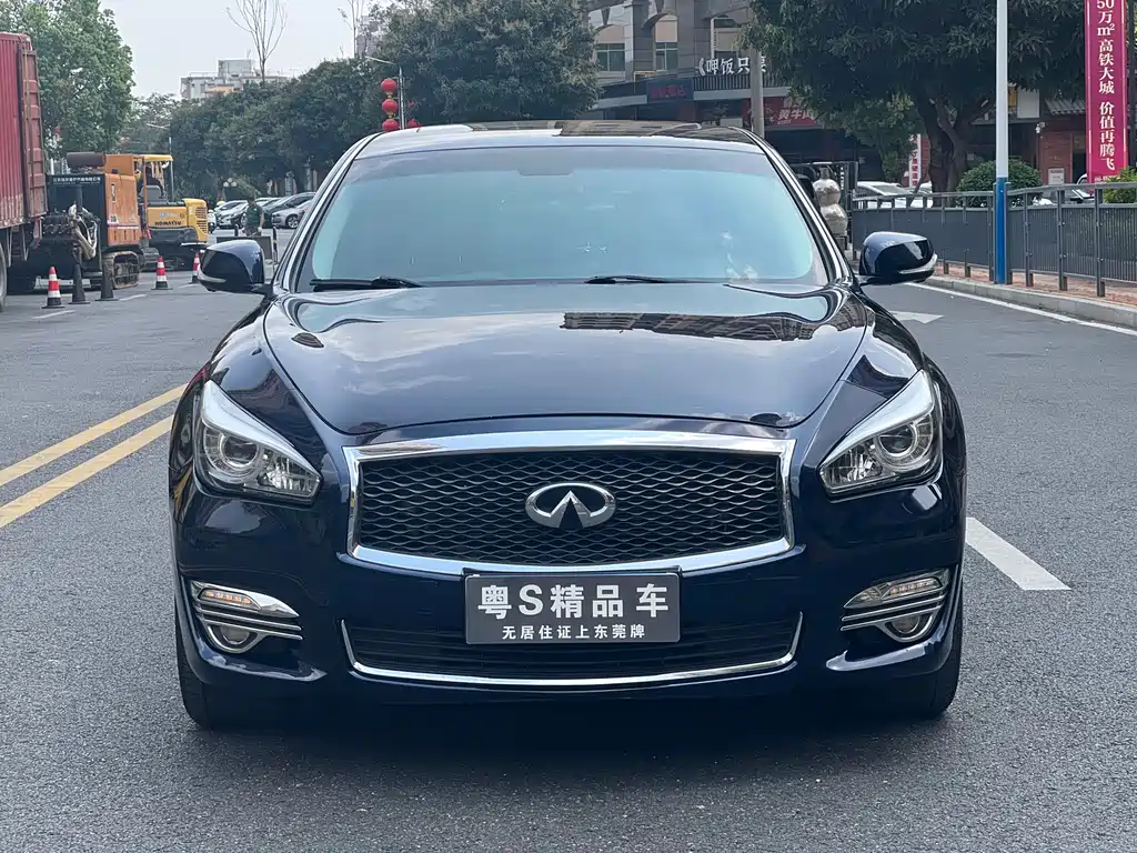 INFINITI Q70