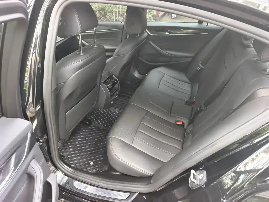 BMW 5 Series (Import) — миниатюра 12