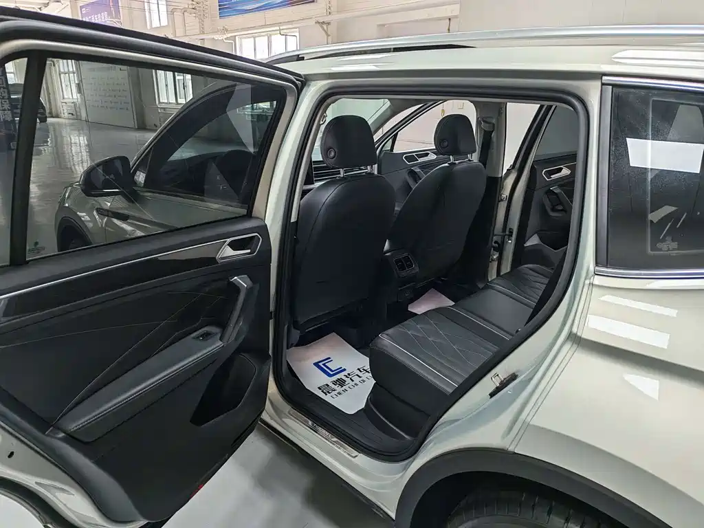 Volkswagen Tiguan L — миниатюра 12
