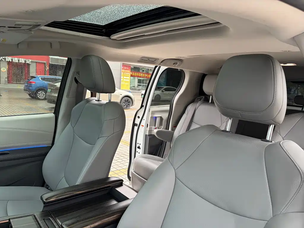 Toyota Granvia — миниатюра 25
