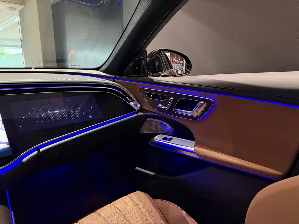 Mercedes-Benz E-Class — миниатюра 11