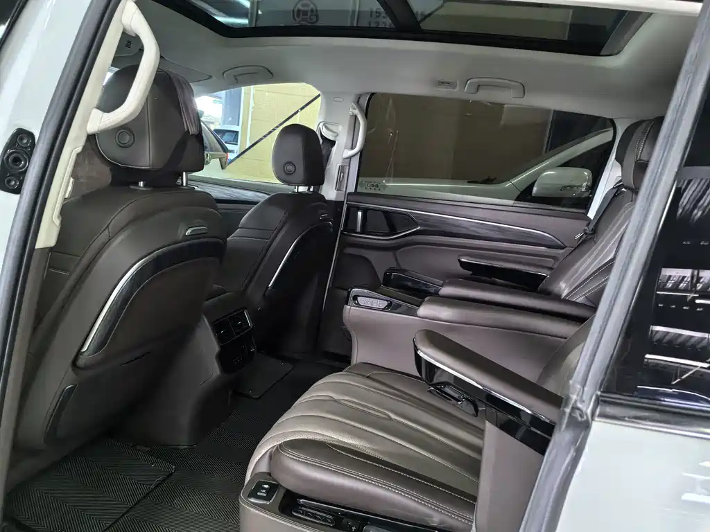 Volkswagen Viloran 380TSI Premium Speed Edition, фото 11