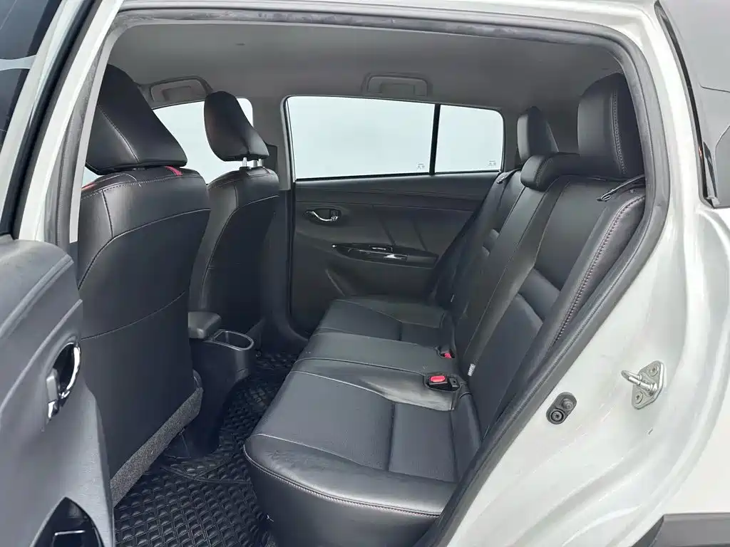 Toyota Yaris L — миниатюра 10