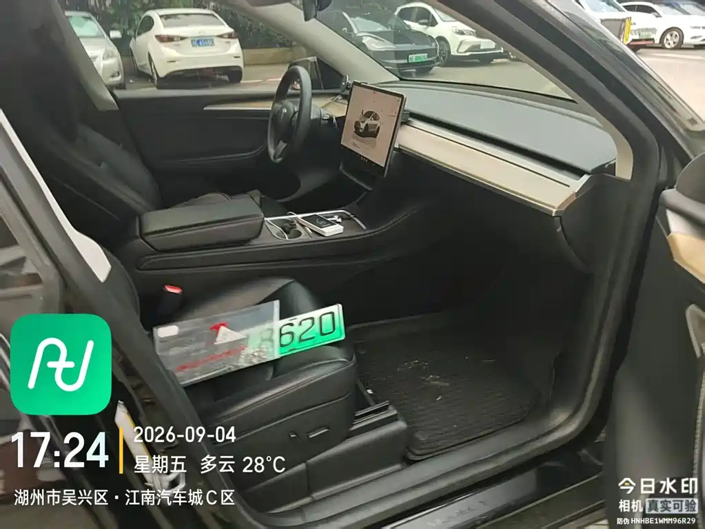 Tesla Model Y — миниатюра 4