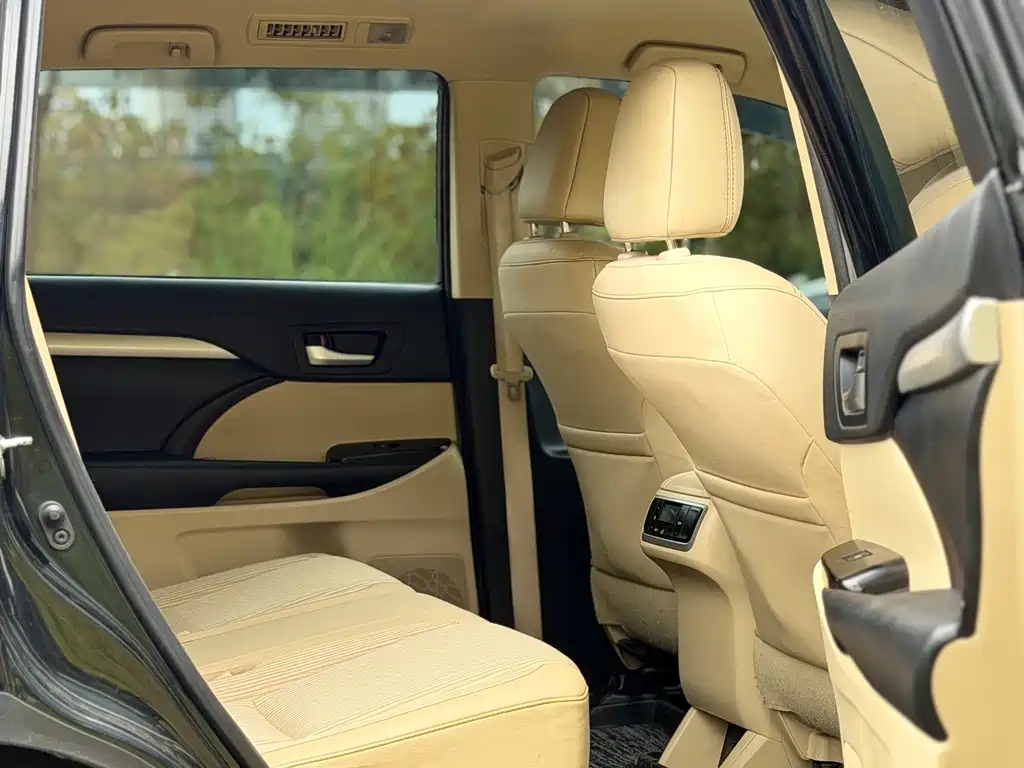 Toyota Highlander — миниатюра 10