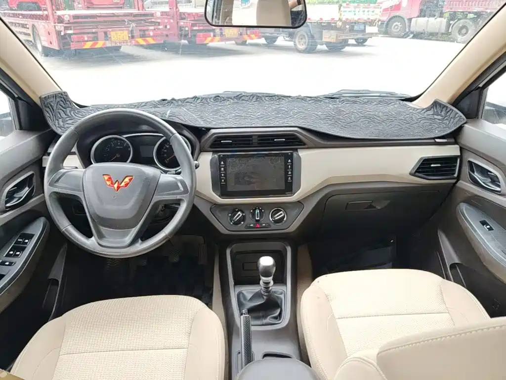 Wuling Hongguang — миниатюра 10
