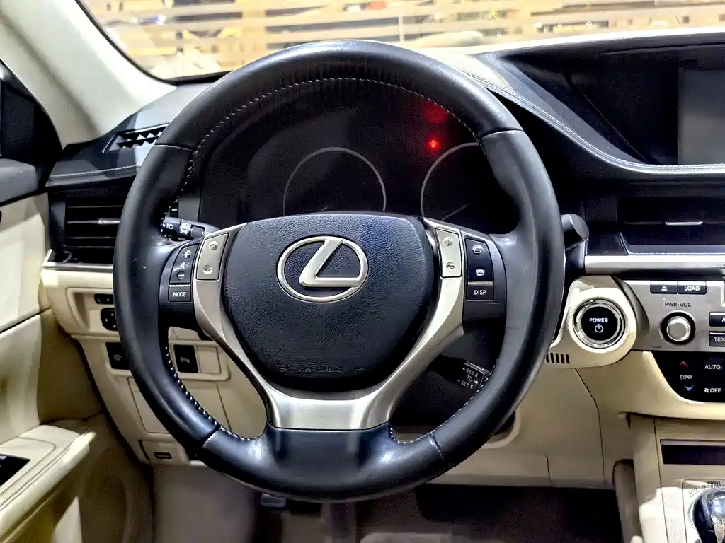 Lexus ES — миниатюра 8