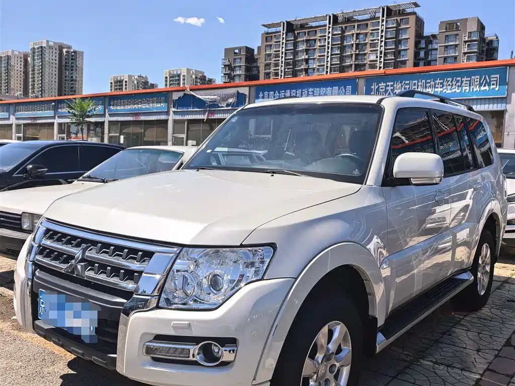 Купить Mitsubishi Pajero (Import)