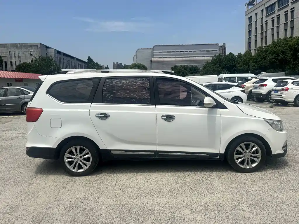 Baojun 730 2016 1.5L MT Luxury 7 мест