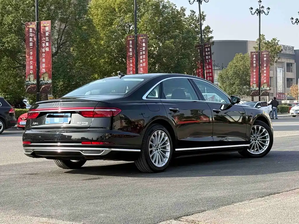 AUDI A8