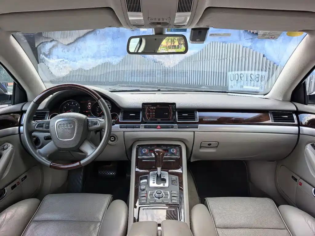 Audi A8 — миниатюра 6