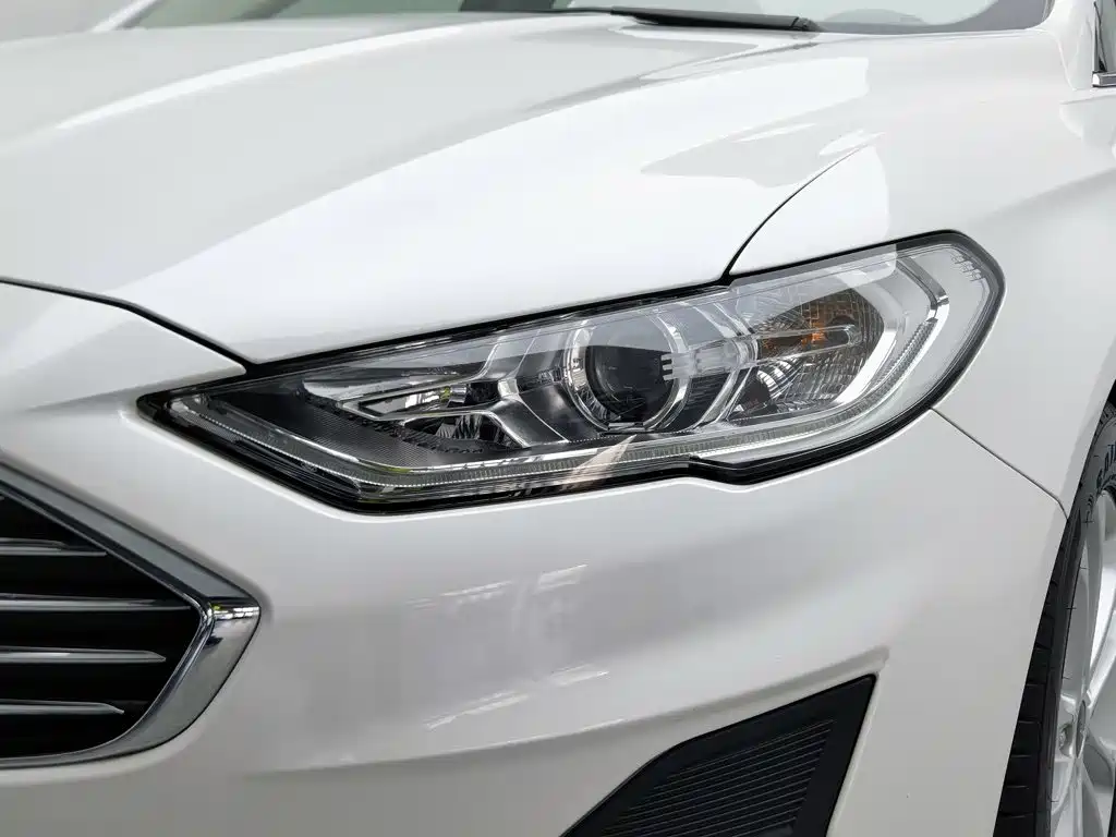 Ford Mondeo — миниатюра 7