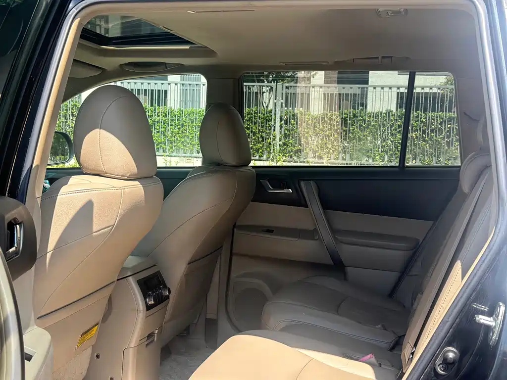 Toyota Highlander — миниатюра 9