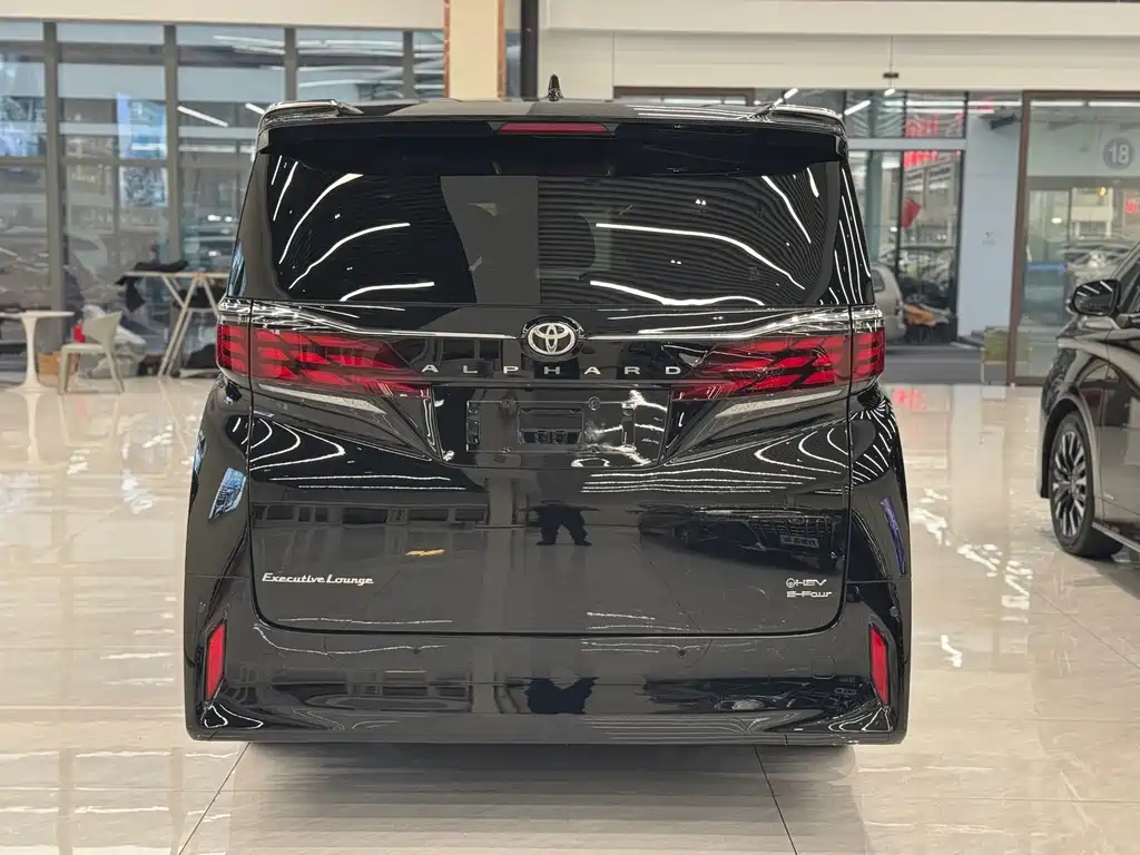 Toyota Alphard — миниатюра 9