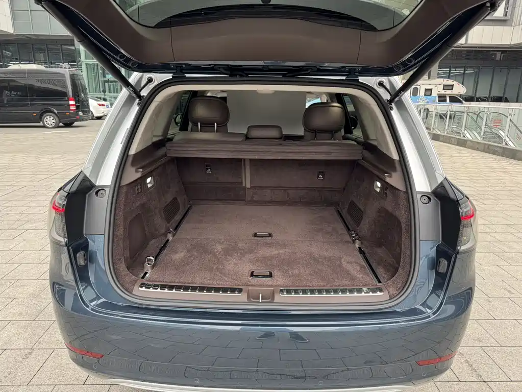 AITO ASK THE WORLD M9