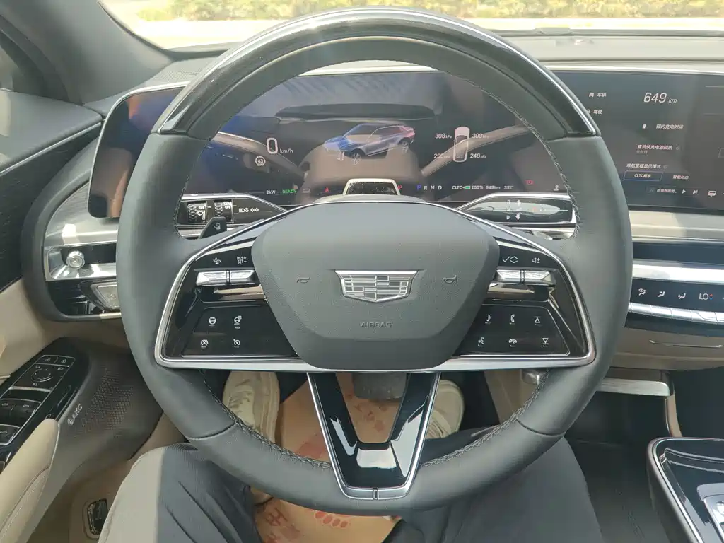 Cadillac IQ 2022 Luxury