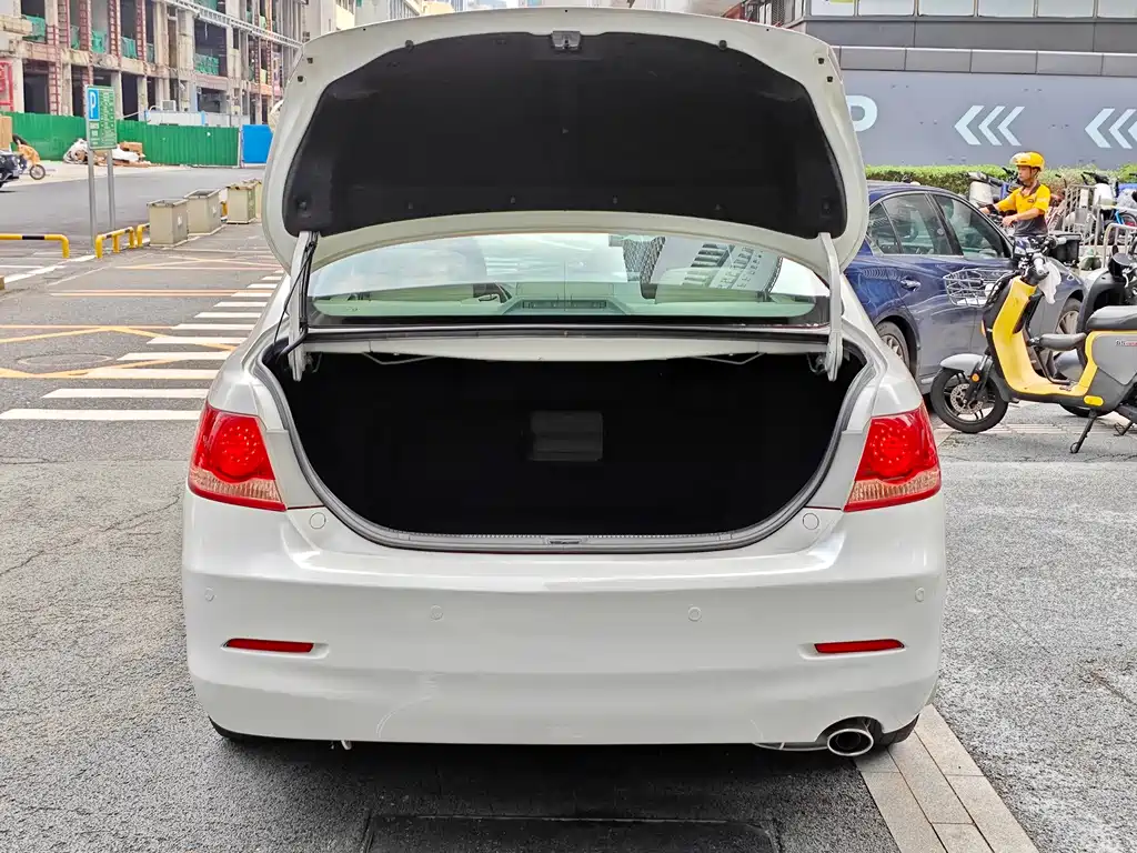 Toyota Camry — миниатюра 10