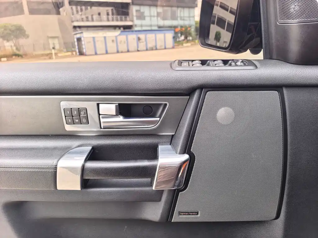Land Rover Discovery — миниатюра 12