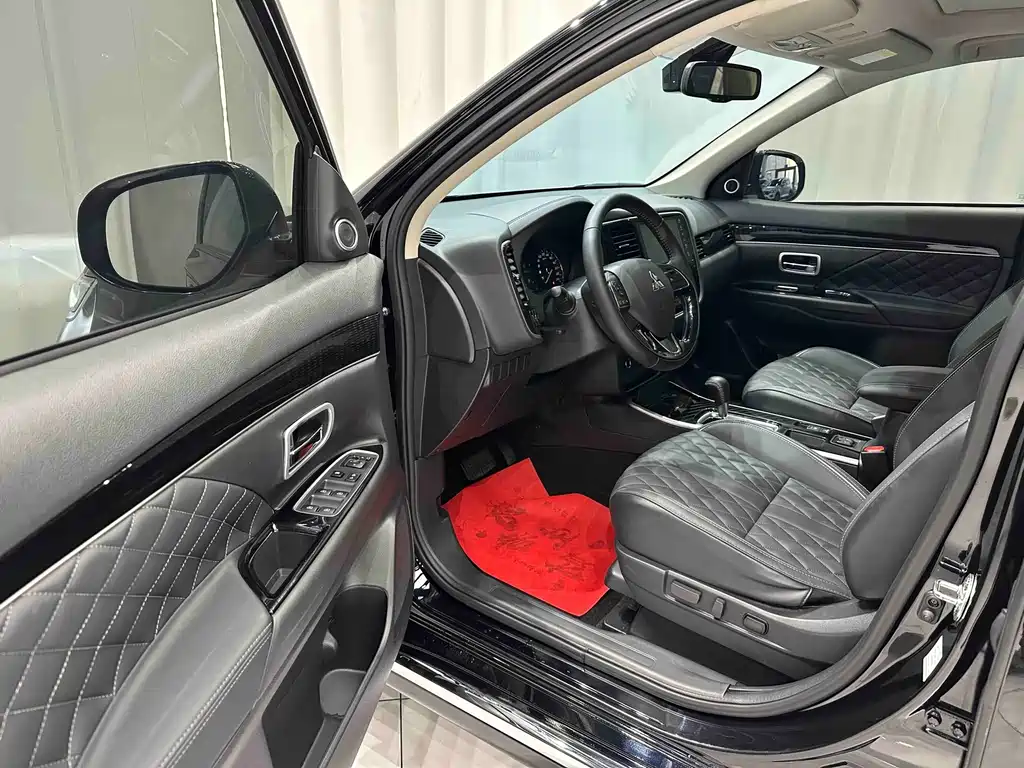 Mitsubishi Outlander — миниатюра 10