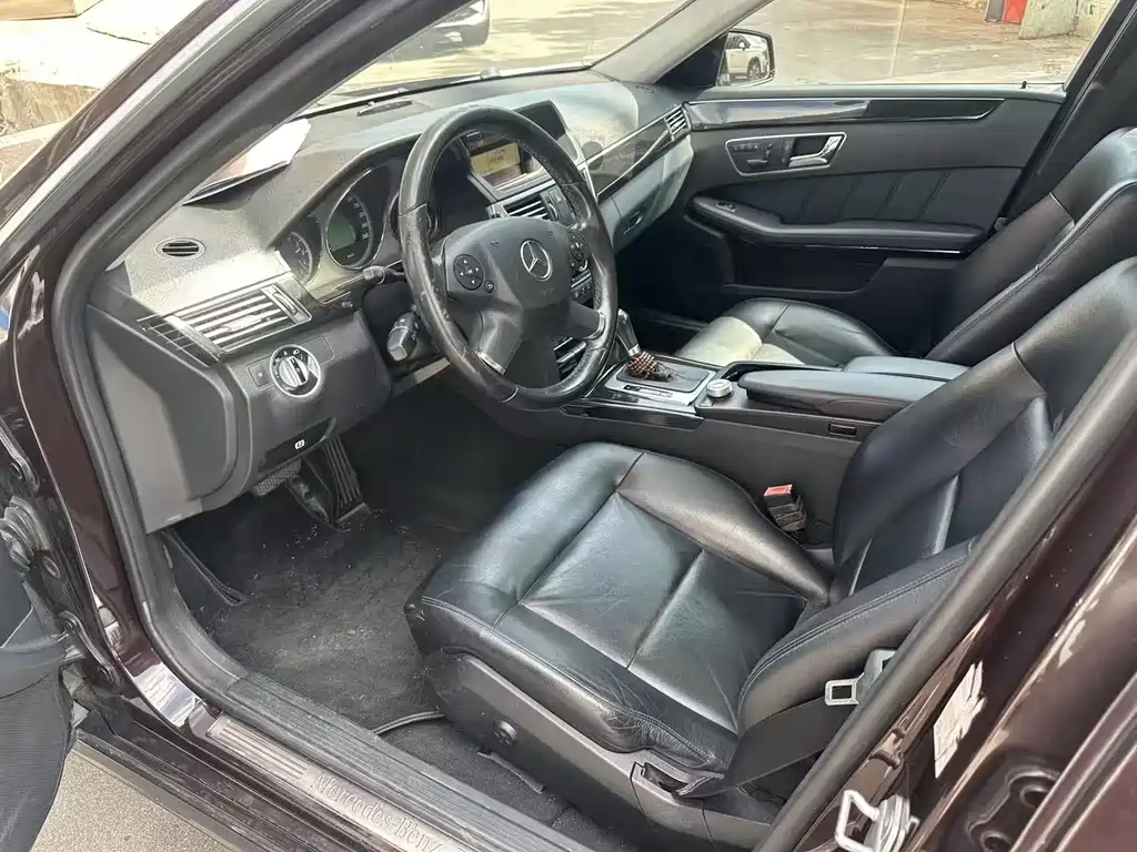 Mercedes-Benz E-Class — миниатюра 13