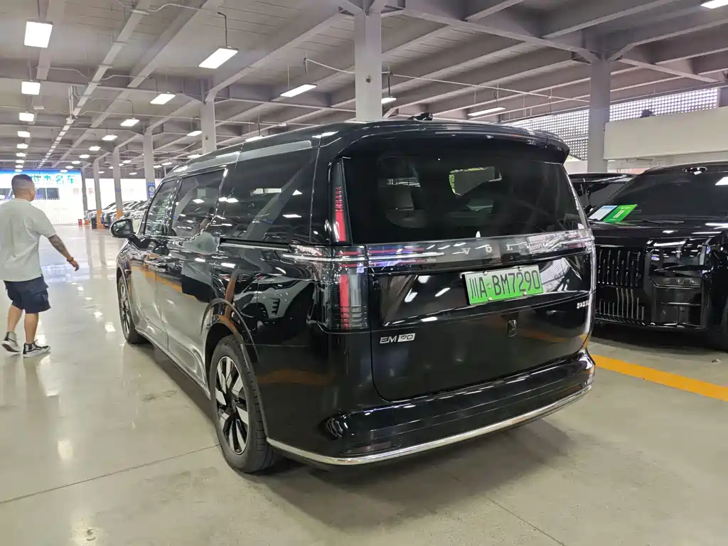 Volvo EM90 — миниатюра 10