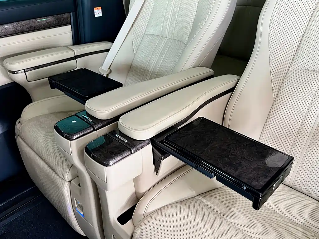 Toyota Alphard — миниатюра 19