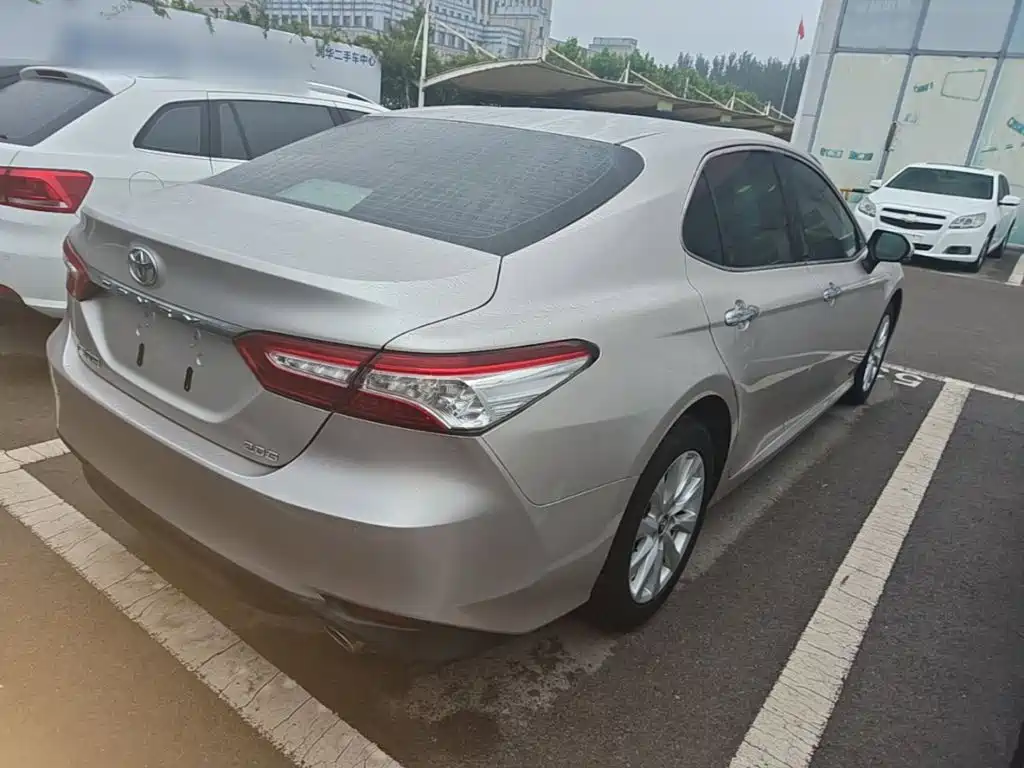Toyota Camry — миниатюра 7