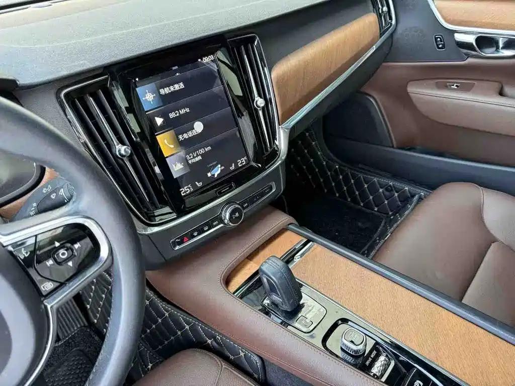 Volvo S90 — миниатюра 5