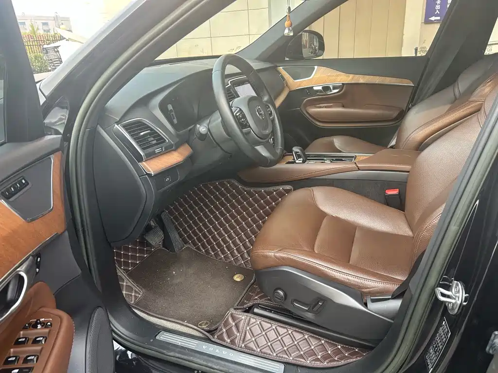 Volvo XC90 — миниатюра 4
