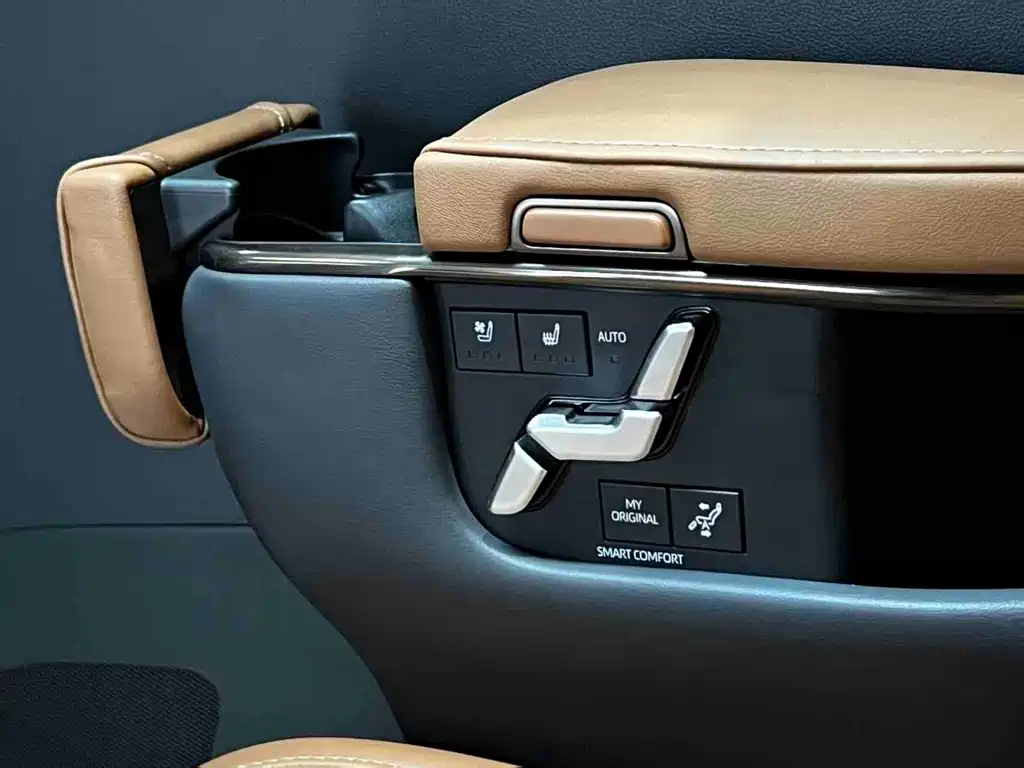 Toyota Alphard — миниатюра 14