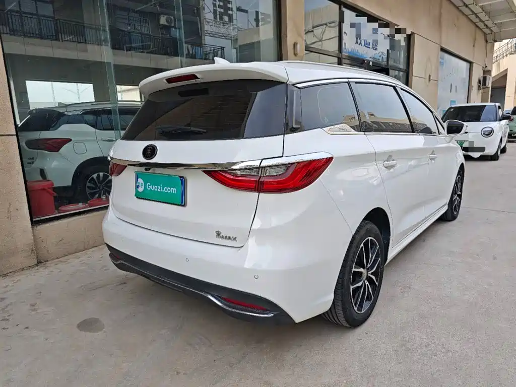 BYD MAX — миниатюра 7