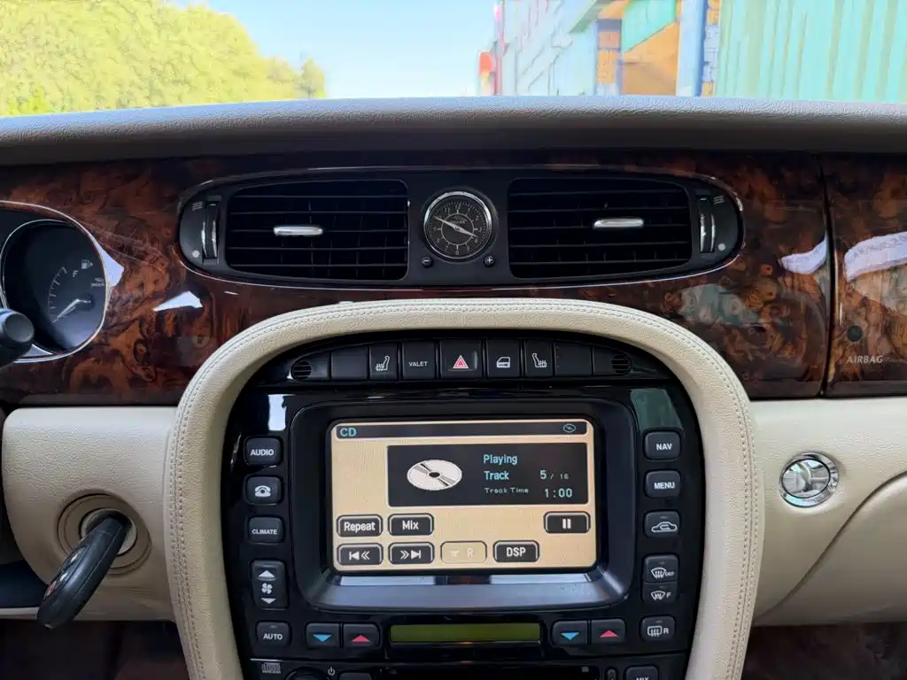 Jaguar XJ — миниатюра 6