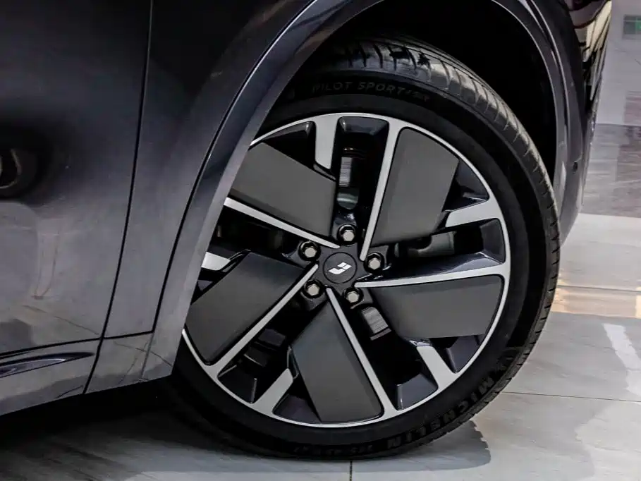 Li Auto Li L8 — миниатюра 36